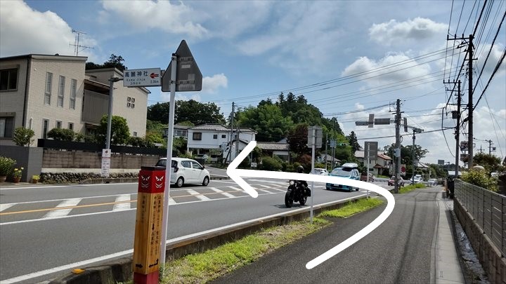 日和田山への道　高麗本郷　交差点