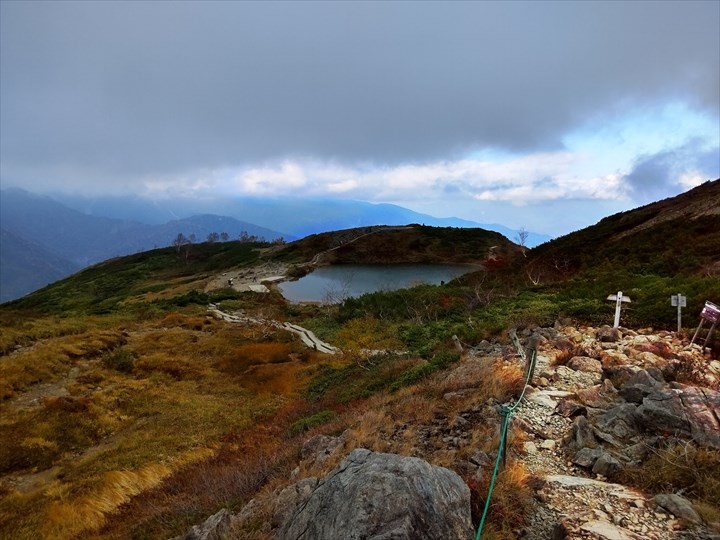 唐松岳　登山道から見える八方池