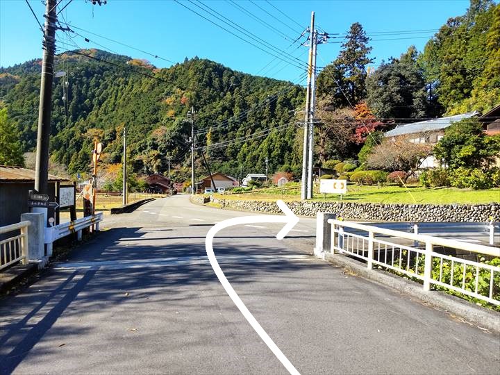 関八州見晴台　駅から登山口へ途中の橋